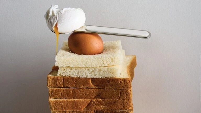 Forget Coffee: Why Poaching the Perfect Egg is the Ultimate Mid-Semester Vibe Shift