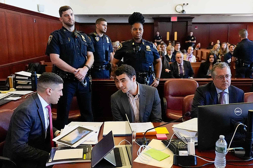 Mangione Kept in Plexiglass Cell to Avoid 'Epstein-Style' Incident, Hearing Reveals