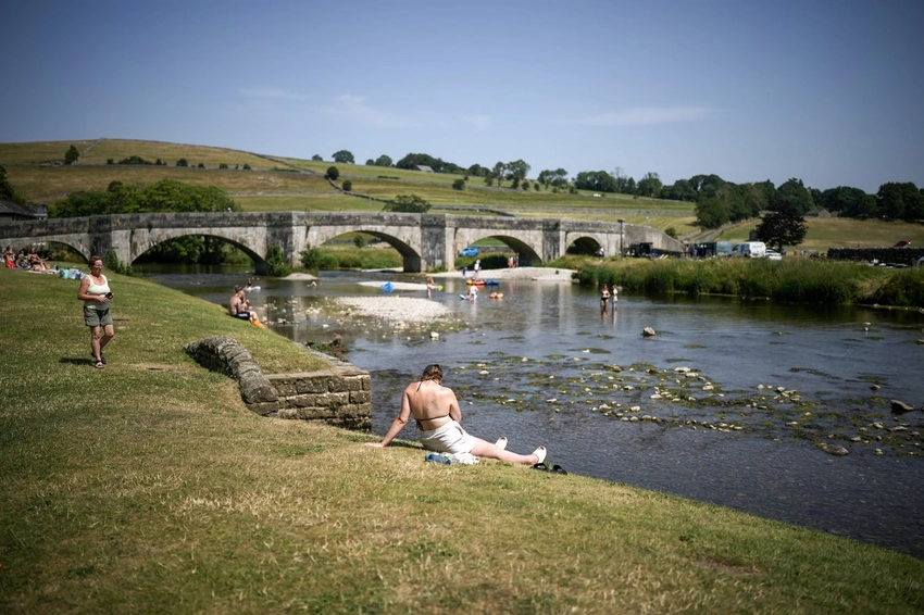UK Braces for Scorching Heatwave: Amber Health Alerts Issued!