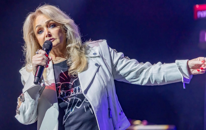 Bonnie Tyler in induced coma after emergency surgery in Portugal