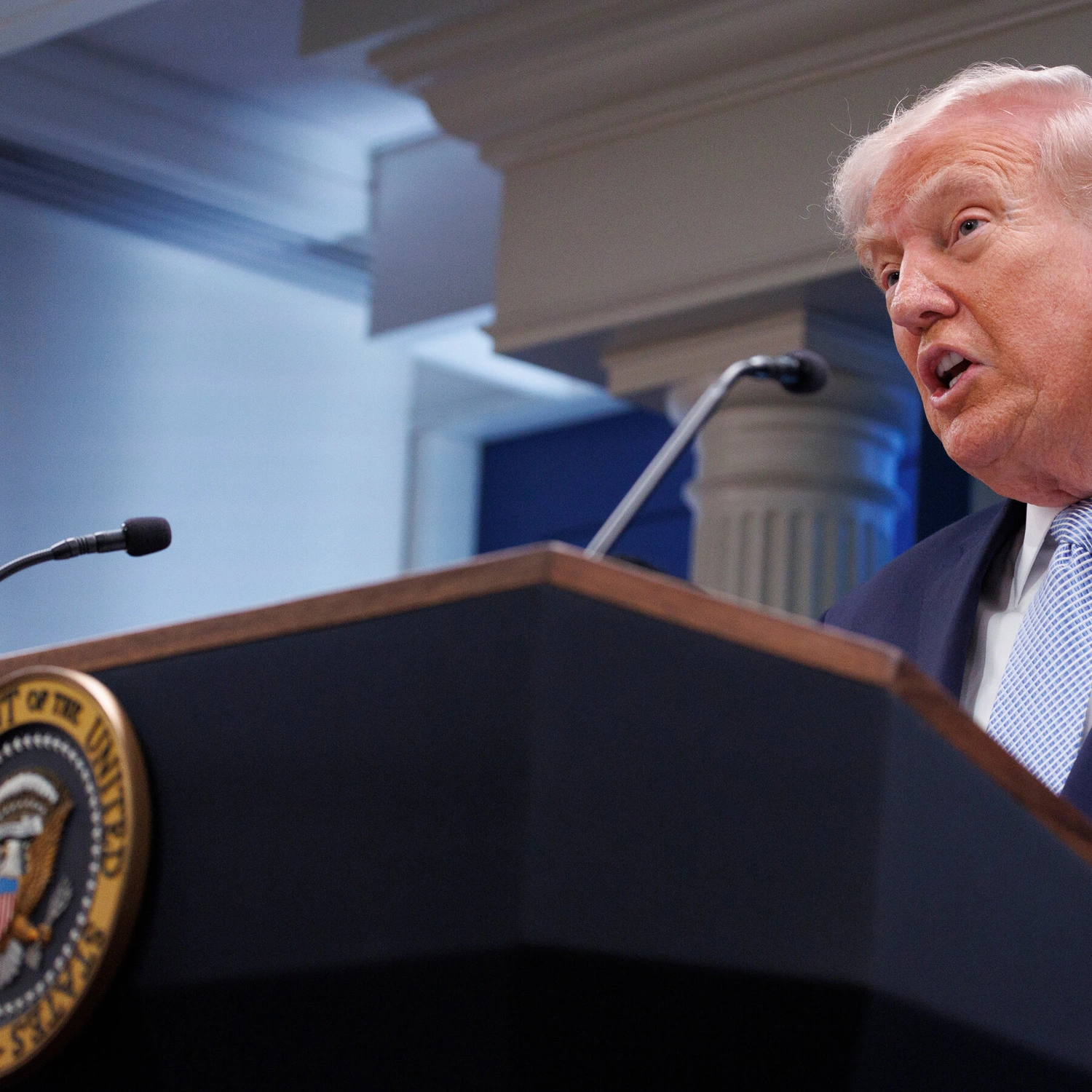 Dollar Drops as Trump Iran Ceasefire Sparks Market Rally