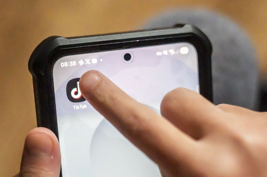 UK eyes tougher social media rules as kids' screen time under review