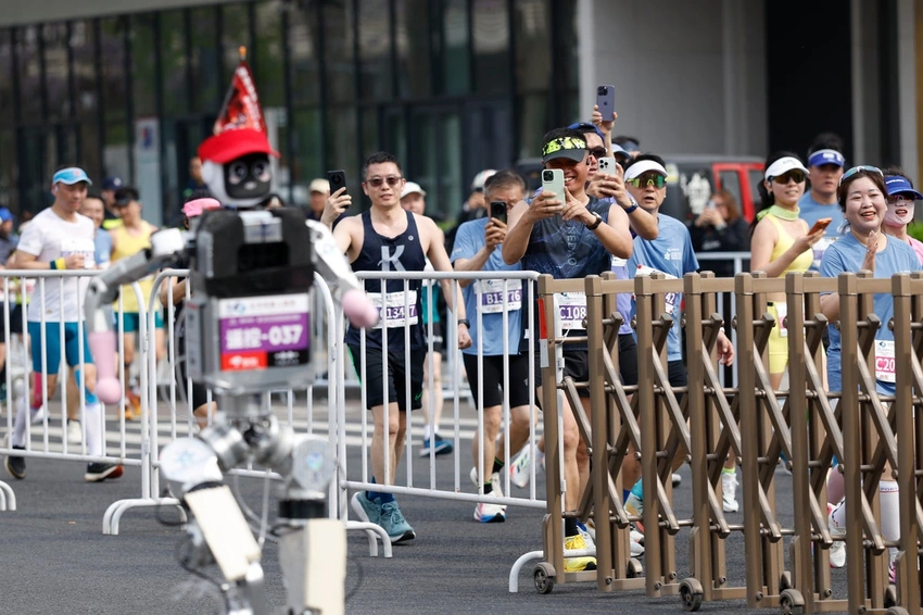 Humanoid Robots Sprint Past Humans in Beijing Half-Marathon