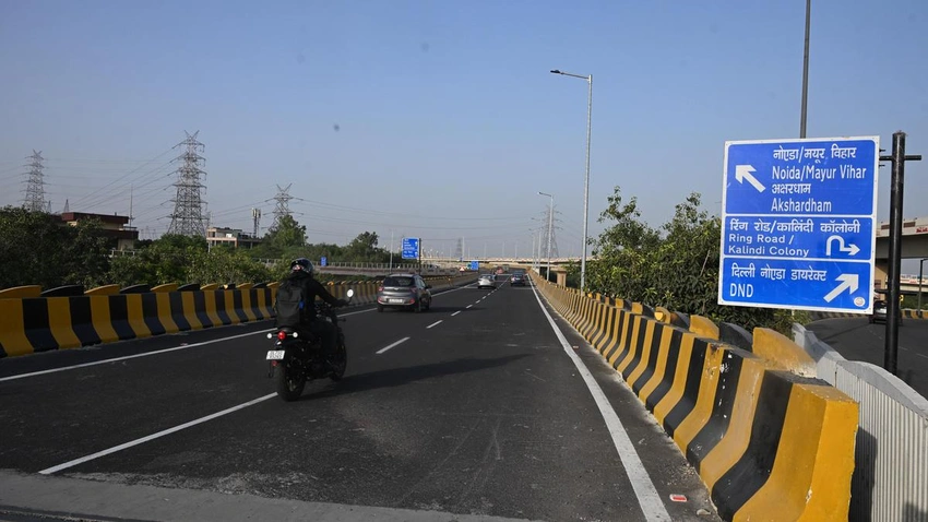Delhi Traffic Alert! Barapullah Flyover Design Flaw Causing Major Jams 🚨