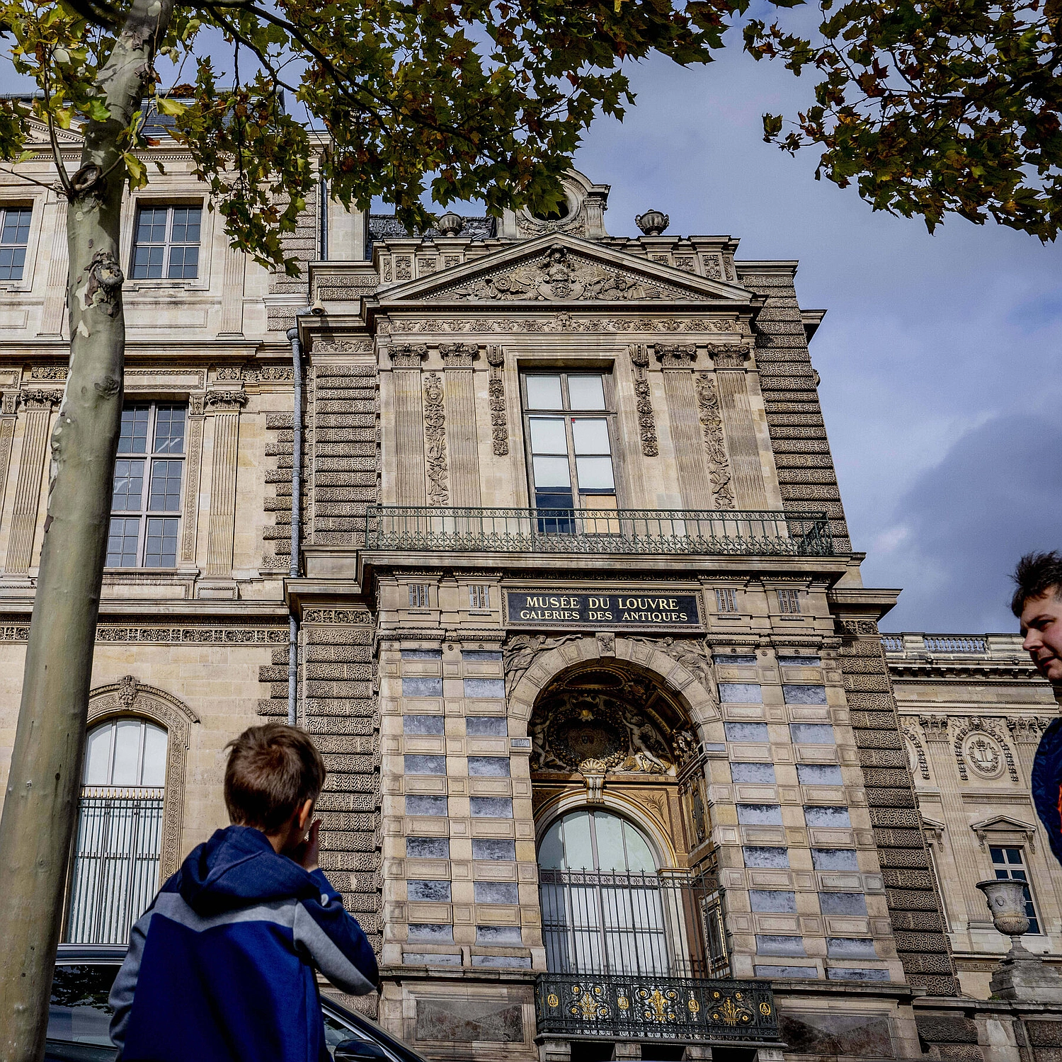 Louvre Heist Sparks Move: Jewels Transfer to Bank of France Vault