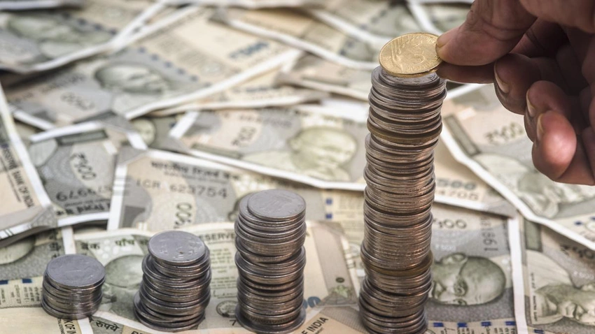 Rupee rises to 90.40 as markets await RBI policy and India-US deal