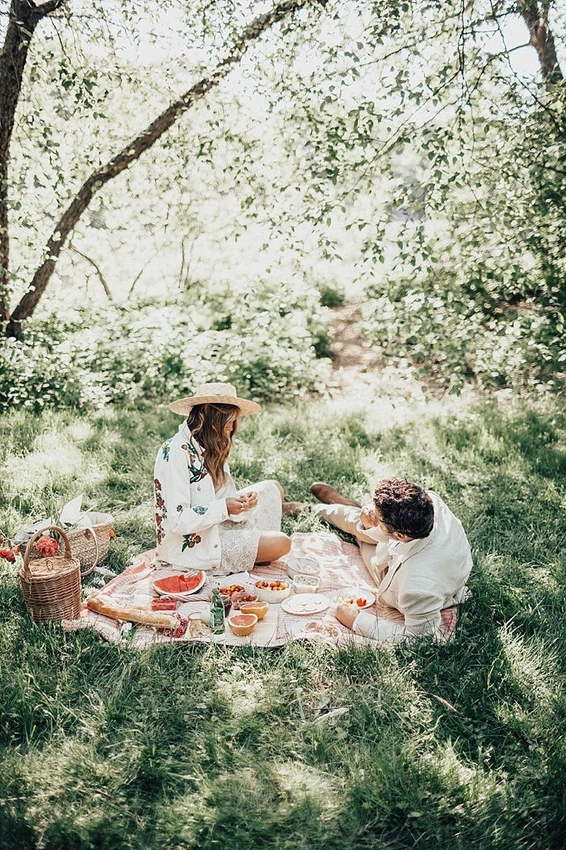couple having picnic in cottagecore aesthetic