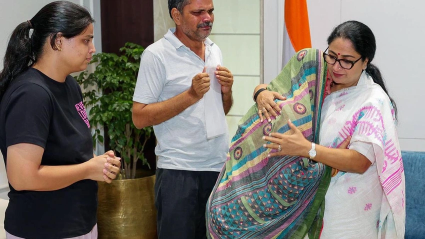 Delhi CM Provides ₹10 Lakh Relief to Saidulajab & Hauz Rani Tragedy Victims