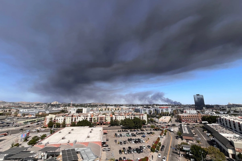 LA Declares Emergency: Stubborn Warehouse Fire Fills Air with Smoke