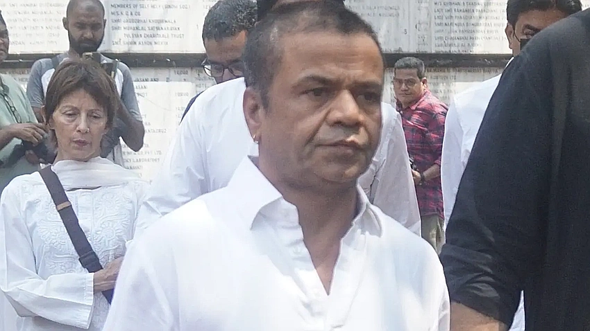 Rajpal Yadav surrenders at Tihar over cheque-bounce cases in Delhi
