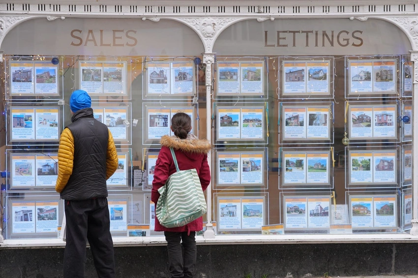 UK House Hunt Revives! 🏡 Zoopla Reports 7% Jump in Buyer Activity