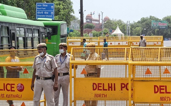 Delhi’s Fuel Ban on Older Vehicles Sparks Anger: “15-Year Tax, 10-Year Use” Rule Criticized