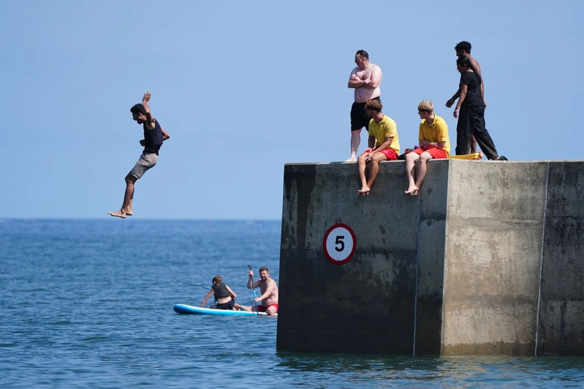 UK Heatwave: Met Office Issues "Dire Warning" as Scorcher Continues!