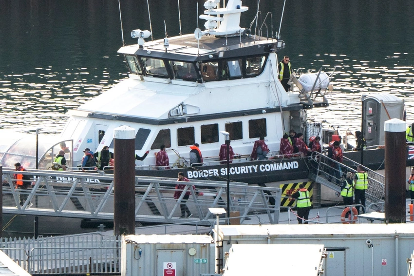 Tensions High: Migrants Arrive in Gosport Amid South Coast Protests