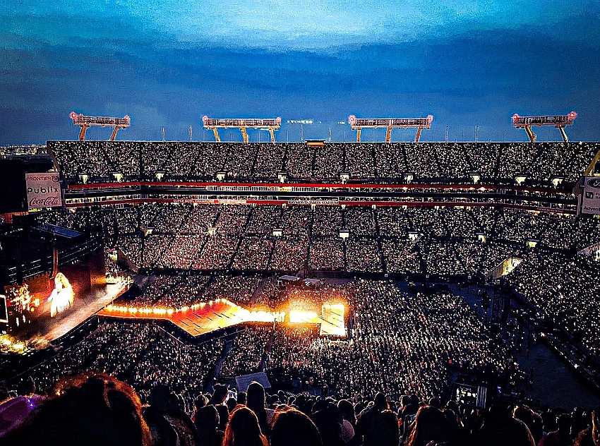 From Hall to Feed: How Live Music Went Digital and Changed the Vibe