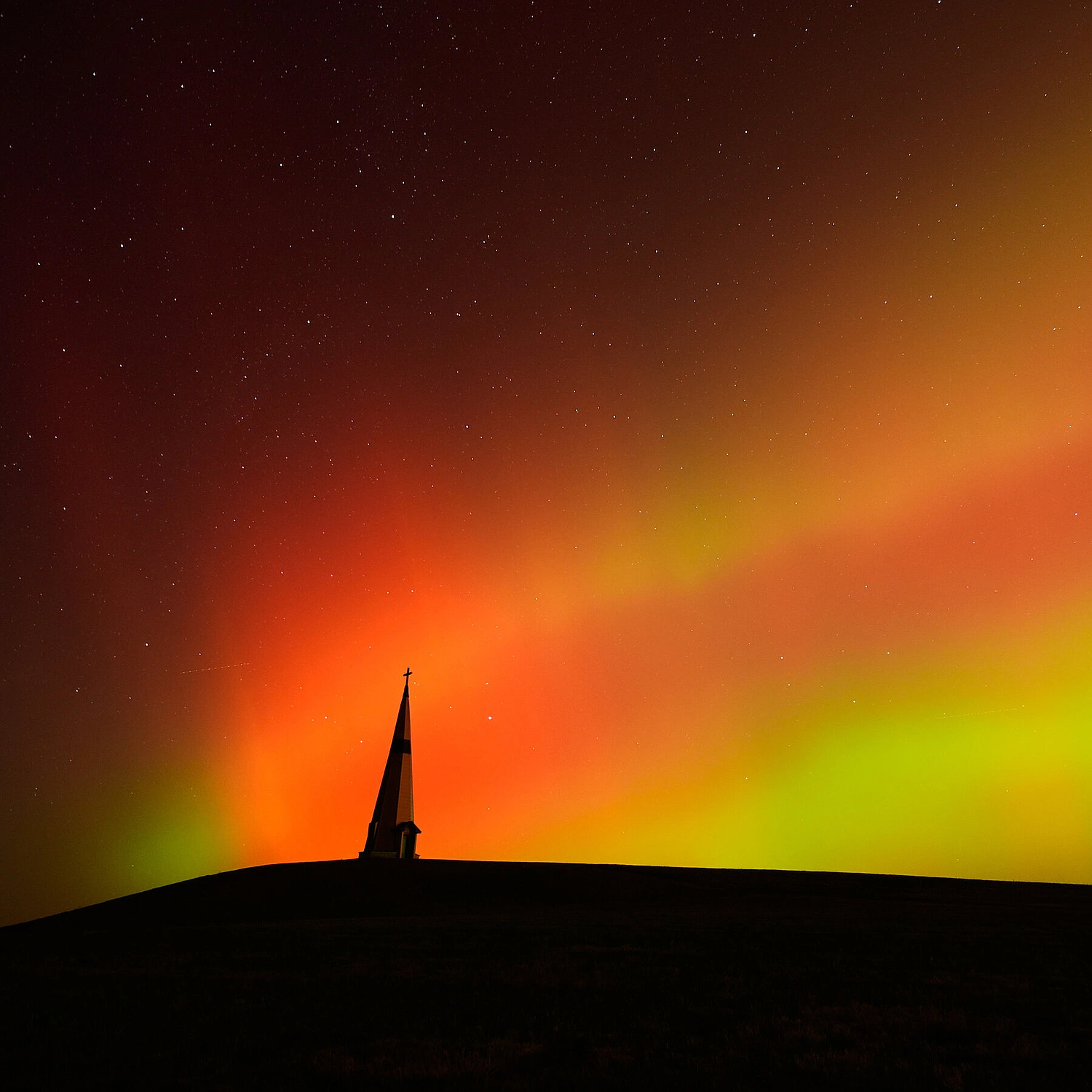 Northern Lights Light Up UK Skies in Green and Pink
