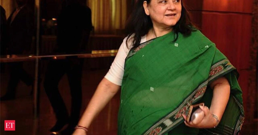 SC warns Maneka Gandhi over stray dogs remarks; contempt not initiated