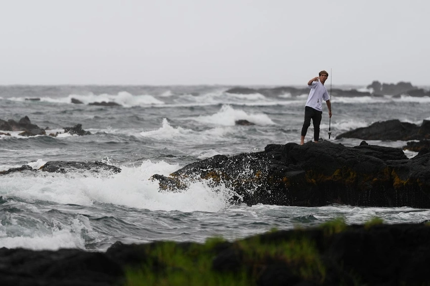 Twin Hurricane Threat: Polo Lashes Mexico, Nolo Skirts Hawaii