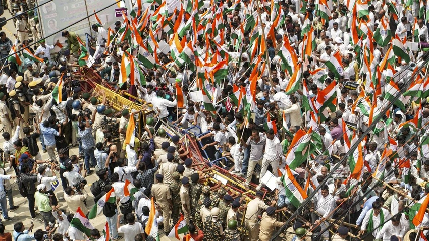 Tejashwi Yadav Detained: Water Cannons & RJD Protest in Patna!