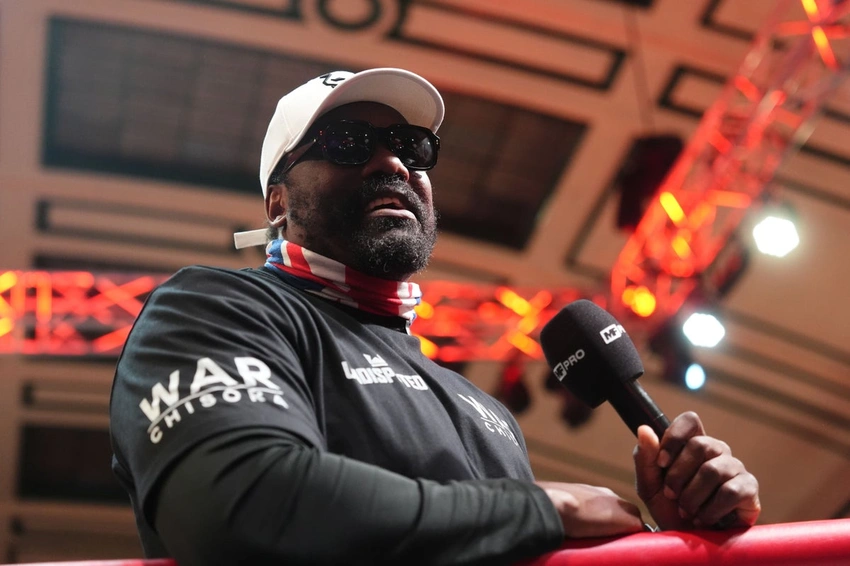 Chisora taunts Wilder with Fury mask as gloves-row drama swirls