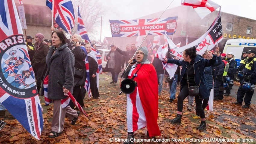 France Bans 10 British Anti-Migrant Activists in Territorial Move