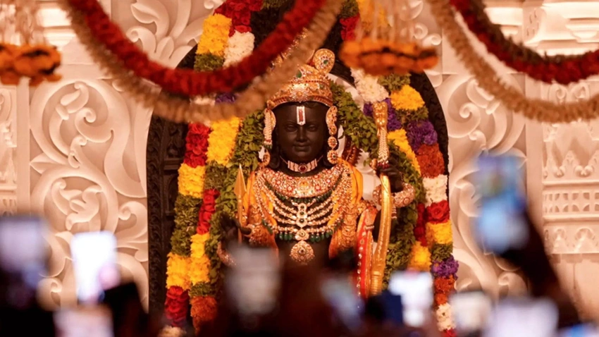 Rs 1 Lakh "Egg of the Sun" Mango Offered to Lord Ram at Ayodhya Temple!
