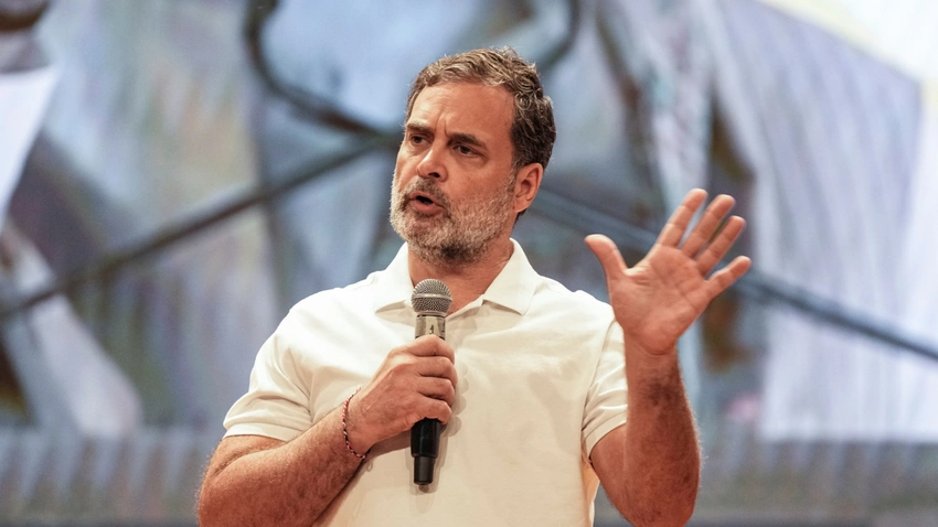 Rahul Gandhi Questions Huge Voter Deletions in Delhi Slum! #BelaEstate
