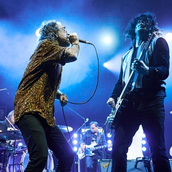 Jack White & Chris Robinson Rock Chicago with Free’s ‘I’m a Mover’!