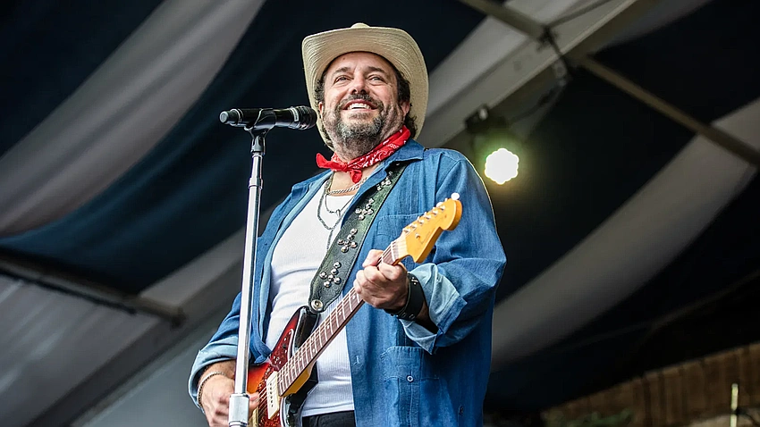 Raul Malo of the Mavericks Dies at 60, Fans Remember His Golden Voice