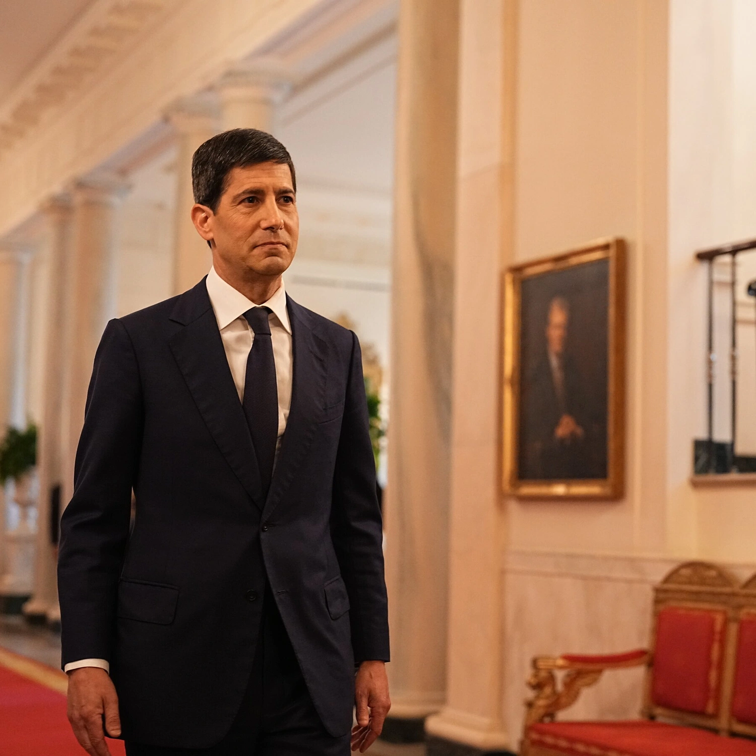 Warsh's Fed Era Kicks Off: Rates & Inflation Top Agenda!