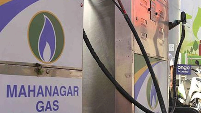 Mumbai Hit by Fuel Price Hikes! CNG & PNG Rates Up, Taxi Fares to Follow!