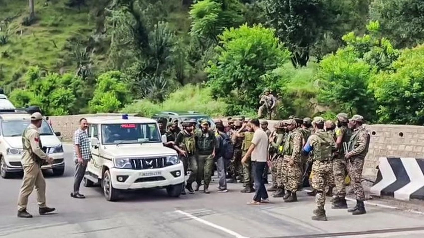 Jammu Police Boosts Security: Cordon & Search Ops Before I-Day!