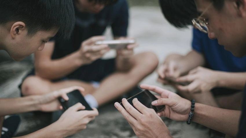 India Cracks Down: No Social Media Accounts for Under 18s?