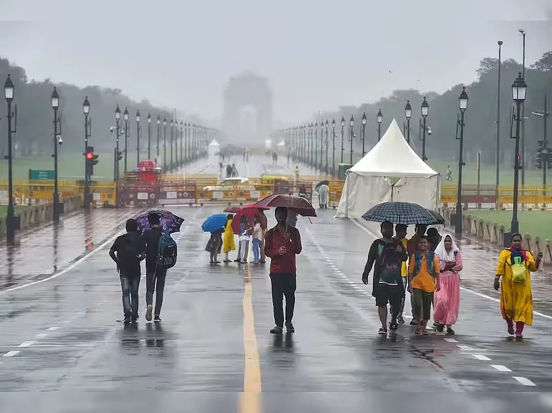 Delhi-NCR Braces for Wet Independence Day Weekend! 🌧️