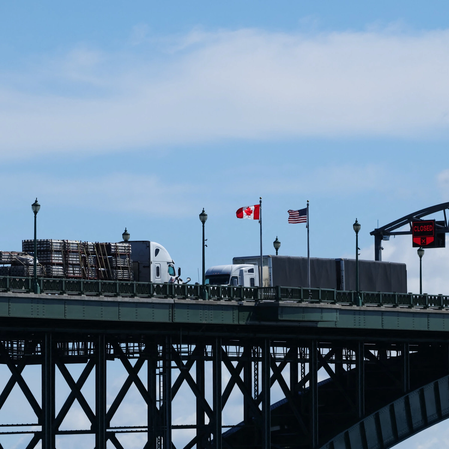 Trump Delays Canada Tariffs, Hints at Keystone XL Revival! 🇨🇦🇺🇸