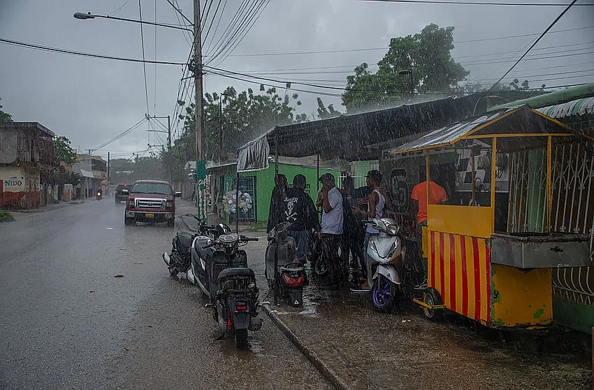 Hurricane Melissa Leaves 25 Dead in Haiti, Rages Across Caribbean