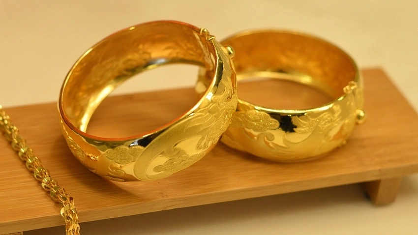 Gold Holds Above $5,000 as Trump Tariff Threats Boost Safe-Haven Demand