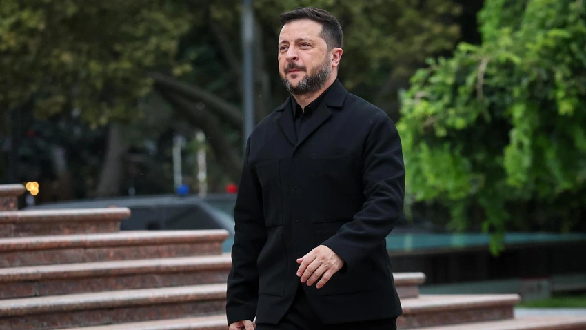 Zelensky Warns Airlines: Russian Airspace "Completely Unsafe" Amid Drone Attacks! ⚠️