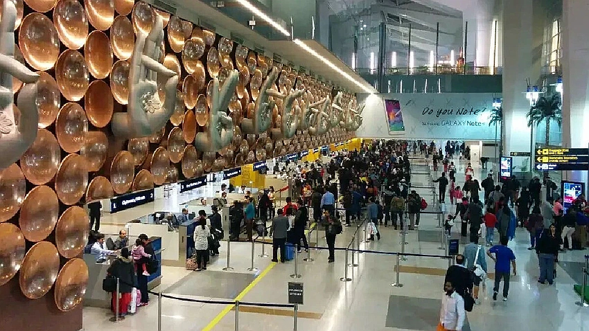 Delhi Airport Grounded: Nearly 300 Flights Delayed by ATC Tech Glitch