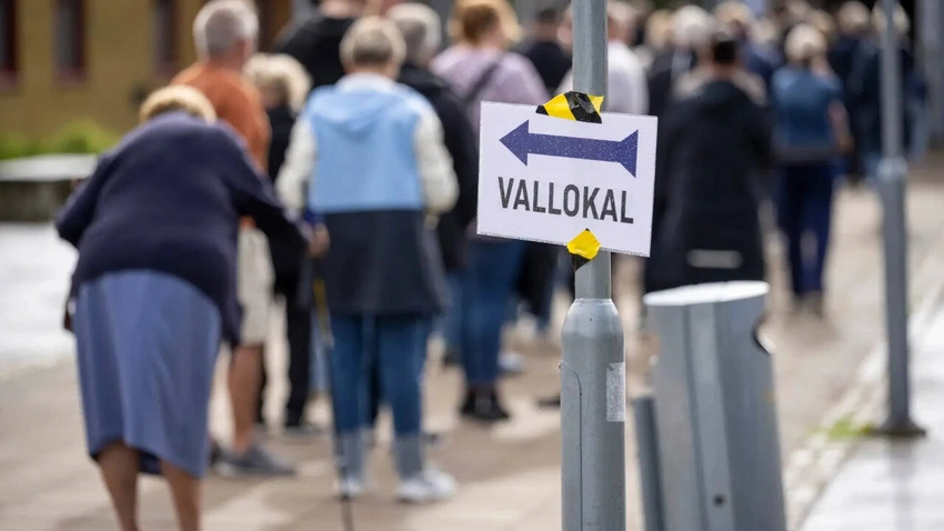 Swedish Election Deadlock: Left-Wing Bloc Inches Ahead as Votes Counted