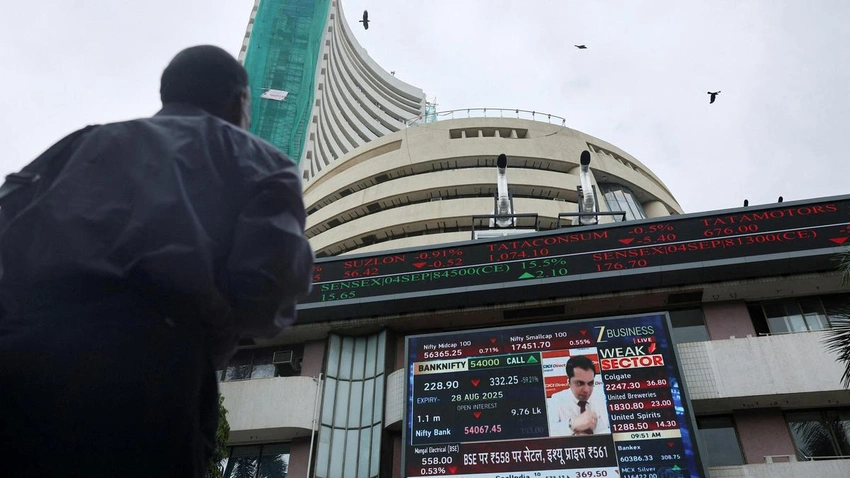 Nifty Dips Below 25,600 as Sensex Falls; Banks, Power Stocks Help Rebound