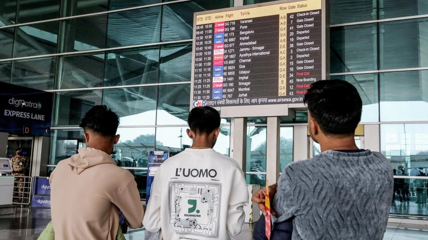 Dense fog grounds Delhi airport: 228 flights canceled, 5 diverted