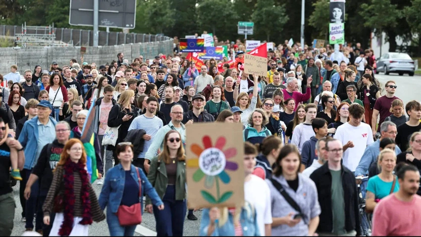 Elon Musk Cheers AfD's Rise in Germany, Fueling Far-Right Connections