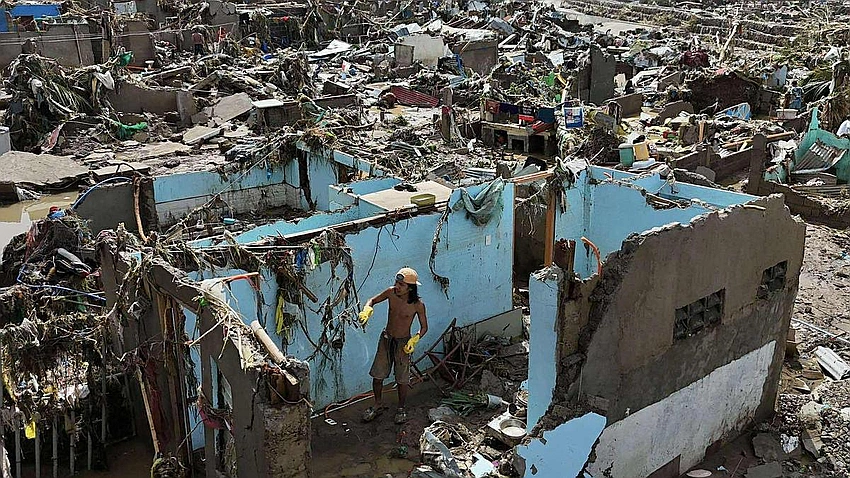 Typhoon Kalmaegi Hits Philippines and Vietnam, Death Toll Rises