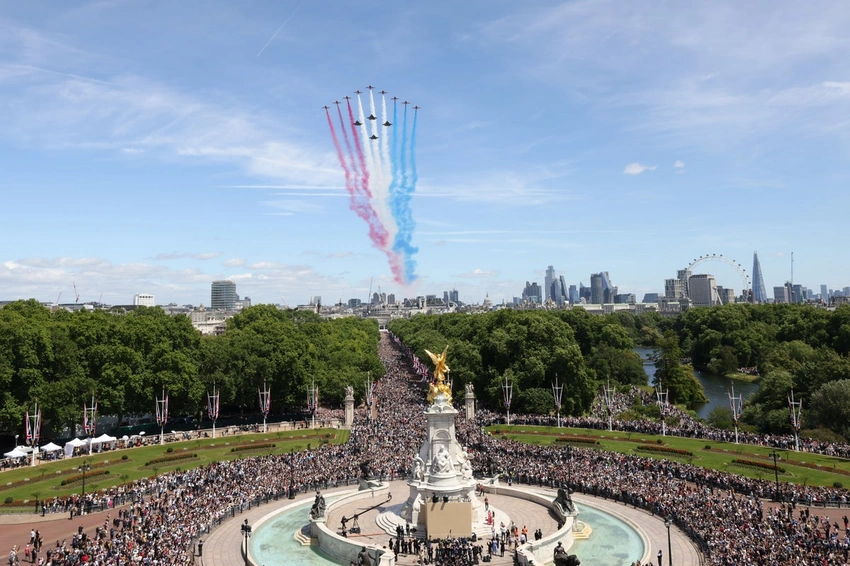Royals Shine: Trooping the Colour Lights Up London with Red Arrows Flypast! 👑