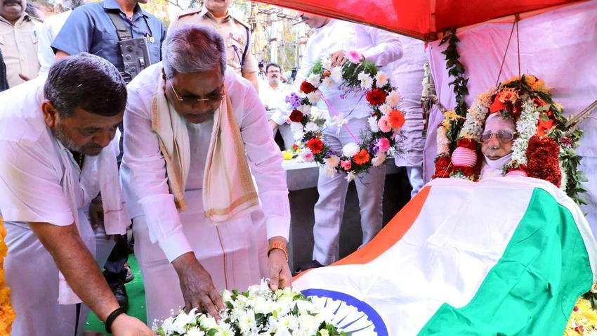 Shamanur Shivashankarappa laid to rest in Davanagere after six terms