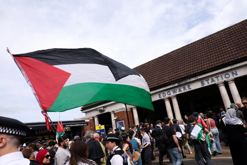 15 Arrested as Rival Protesters Clash Outside London Synagogue