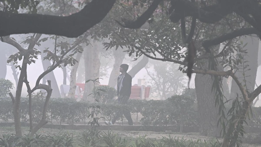 Delhi’s air quality remains very poor as temperatures edge up