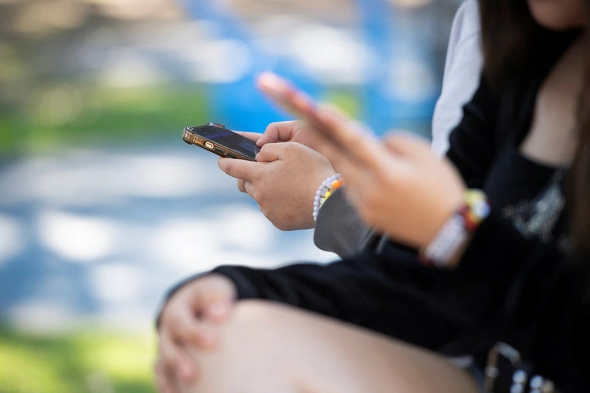 UK Proposes Midnight Social Media Curfew for Older Teens: Opt-Out Option Included!