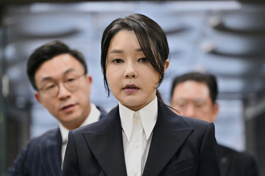 Ex-First Lady Kim Gets 7 Years for 'Jobs-for-Gifts' Scandal in South Korea